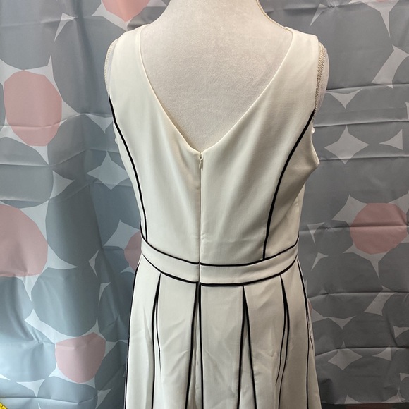WHBM cream dress with black piping detail - Picture 4 of 10